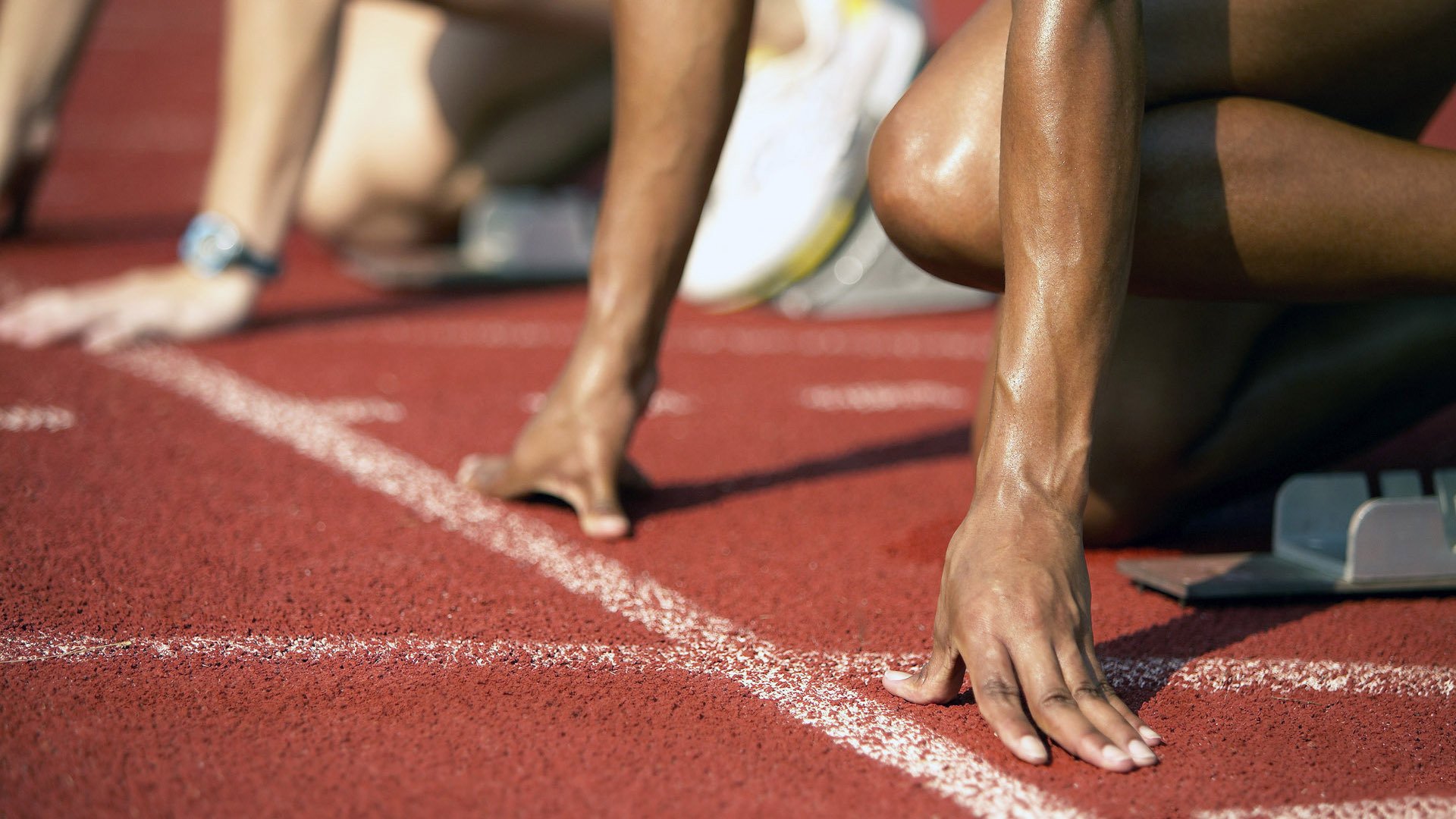 仰泳赛场韩国选手节奏稳定，仰泳比赛视频